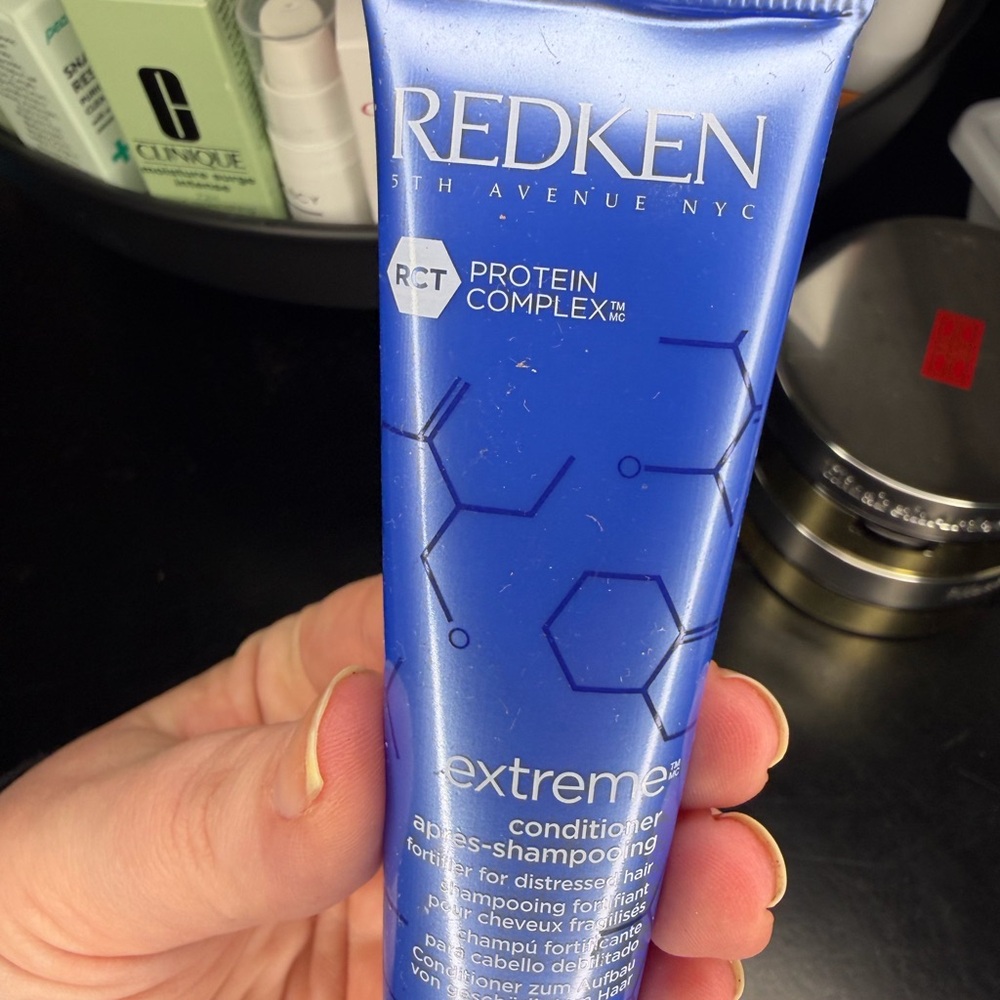 Redken Extreme Conditioner in Blue Tube